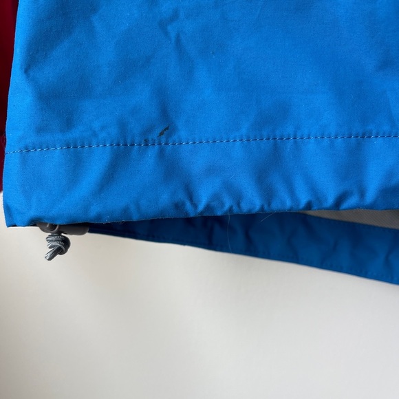 The North Face Red and Blue Raincoat Lightweight Water-Resistant Shell Medium - Picture 4 of 4